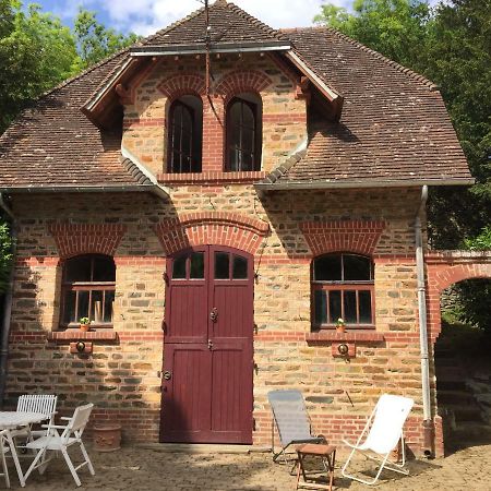 Gite Les Ecuries Du Manoir De Benedicte Cahan Bagian luar foto