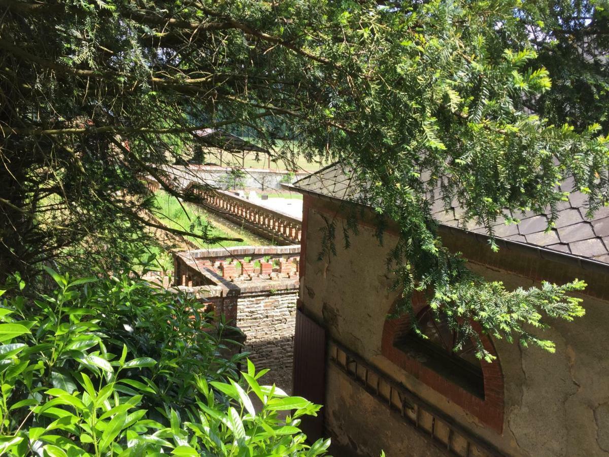 Gite Les Ecuries Du Manoir De Benedicte Cahan Bagian luar foto